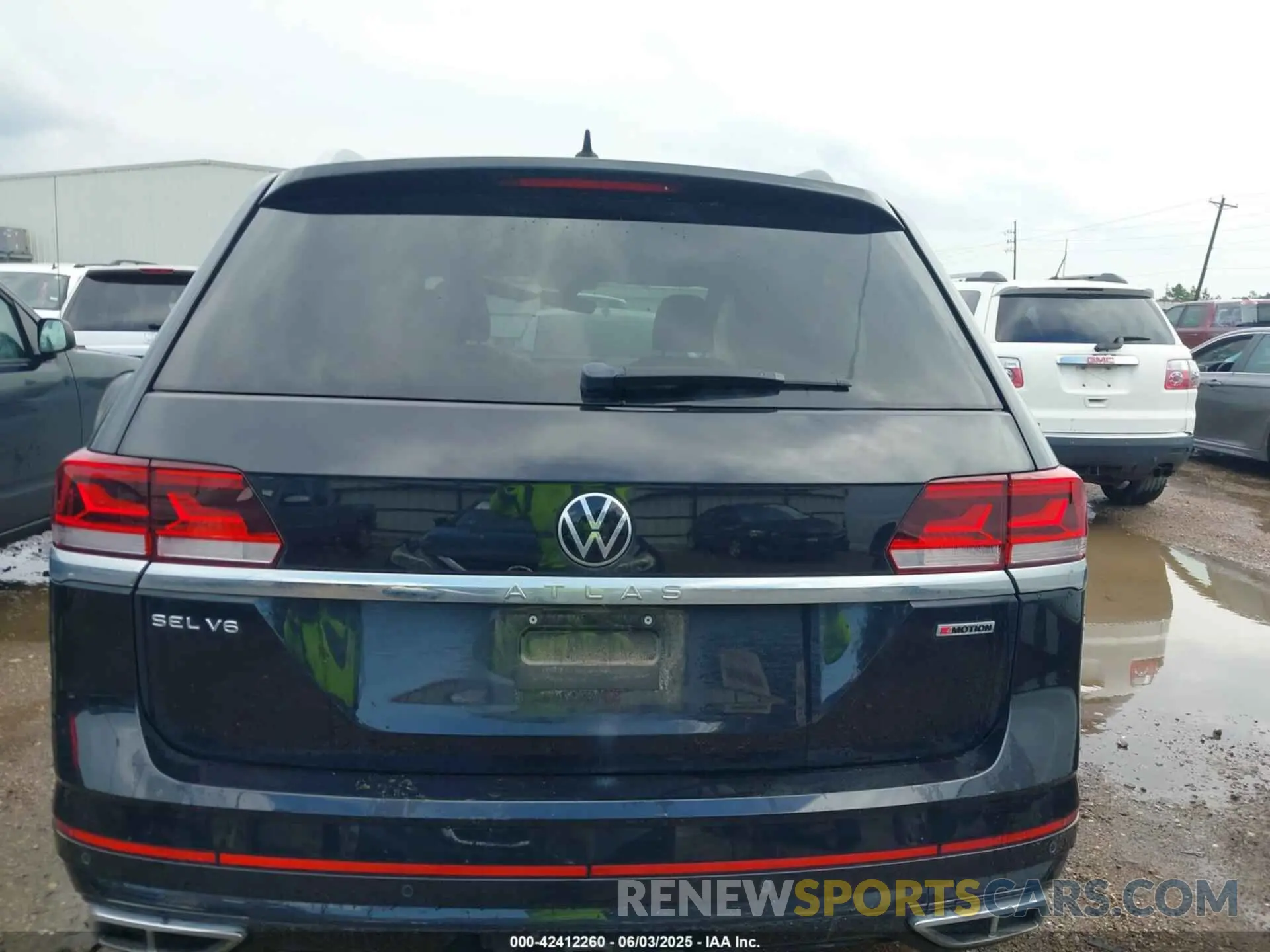 16 Photograph of a damaged car 1V2AR2CA9NC547024 VOLKSWAGEN ATLAS 2022