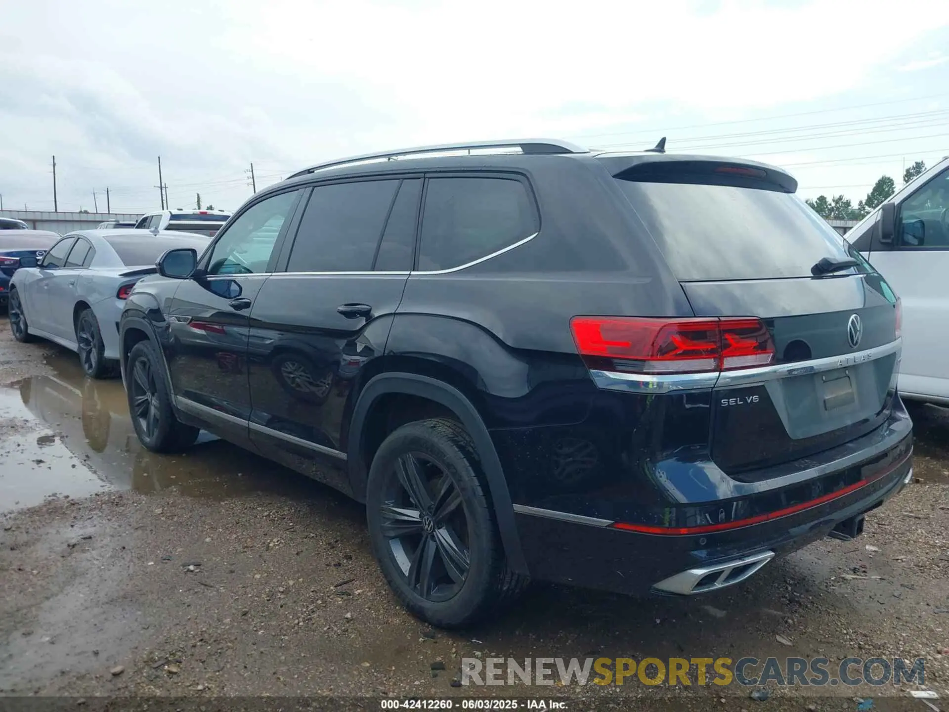 3 Photograph of a damaged car 1V2AR2CA9NC547024 VOLKSWAGEN ATLAS 2022