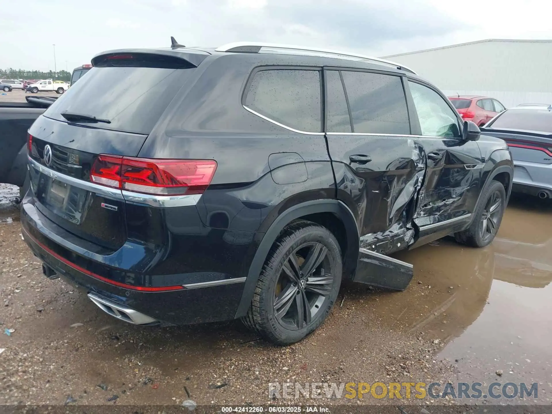 4 Photograph of a damaged car 1V2AR2CA9NC547024 VOLKSWAGEN ATLAS 2022