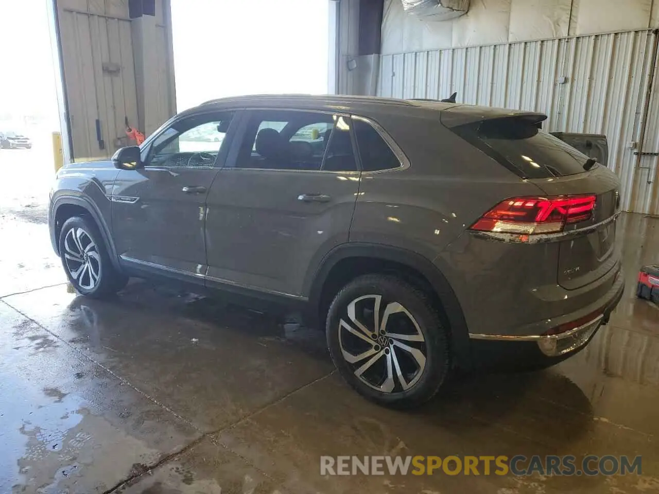 2 Photograph of a damaged car 1V2BE2CA5NC207126 VOLKSWAGEN ATLAS 2022