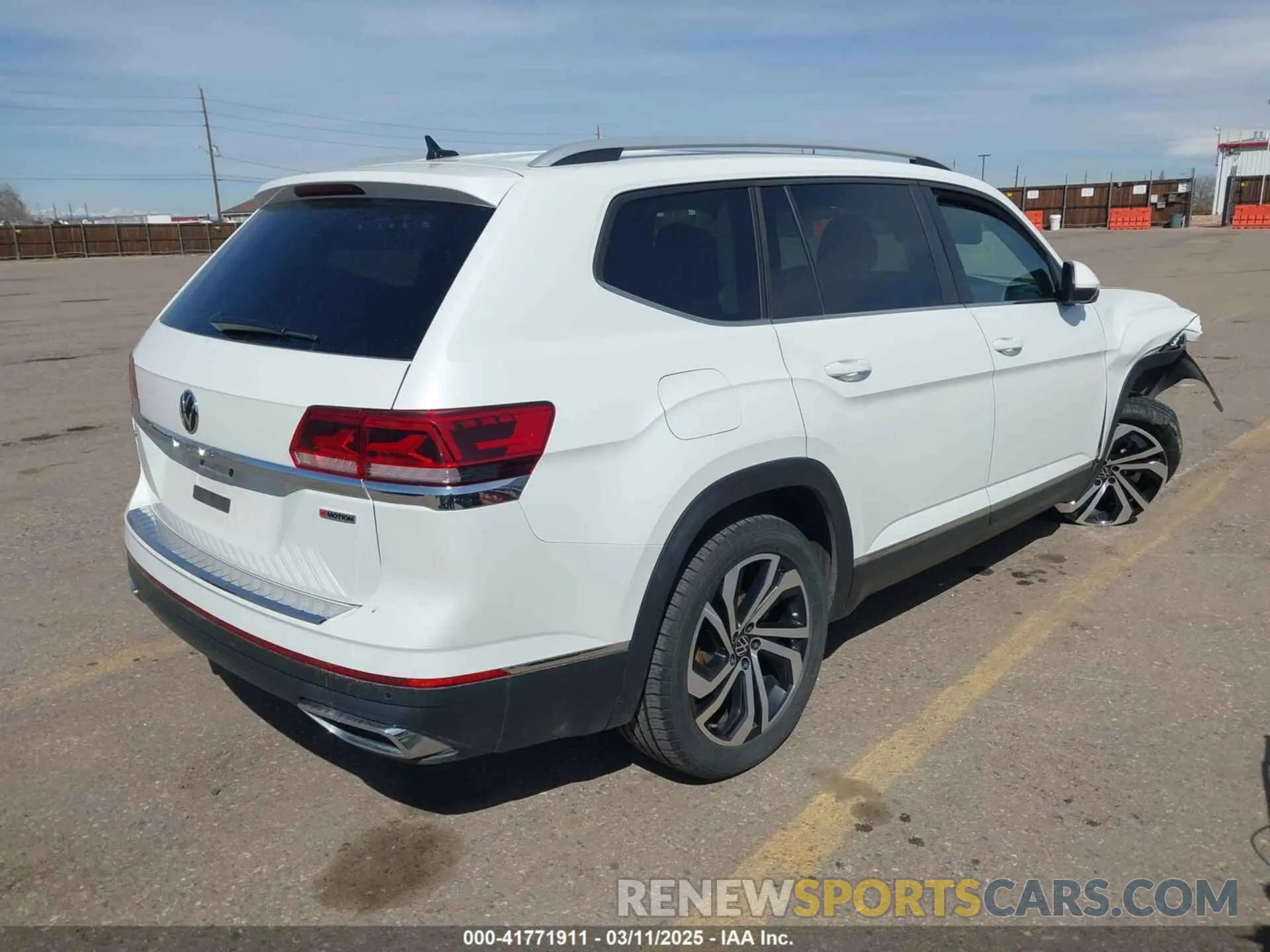 4 Photograph of a damaged car 1V2BP2CA9NC535465 VOLKSWAGEN ATLAS 2022