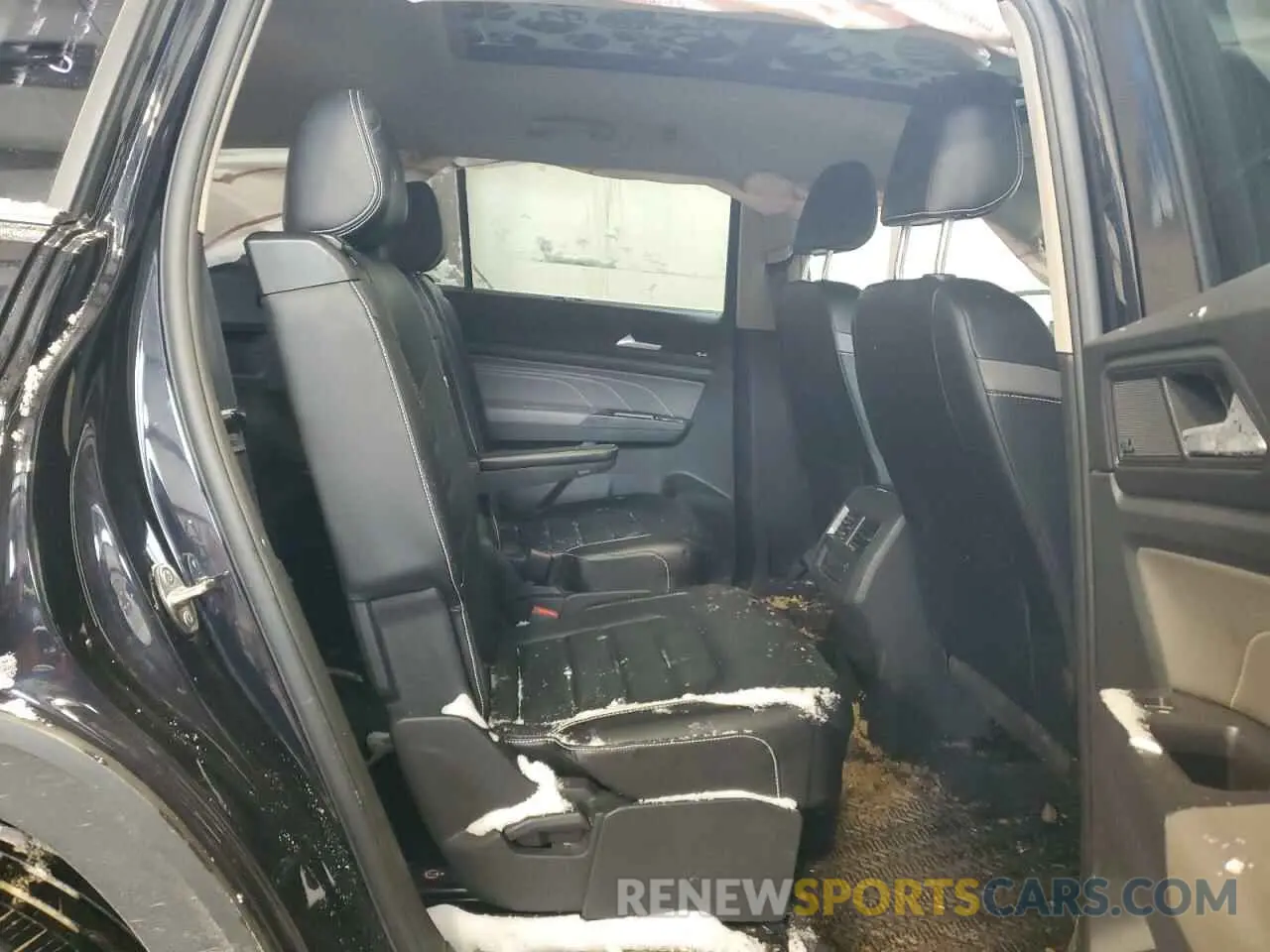 11 Photograph of a damaged car 1V2BR2CAXNC537557 VOLKSWAGEN ATLAS 2022