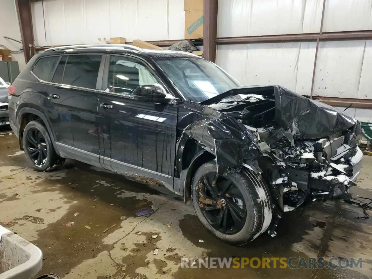 4 Photograph of a damaged car 1V2BR2CAXNC537557 VOLKSWAGEN ATLAS 2022