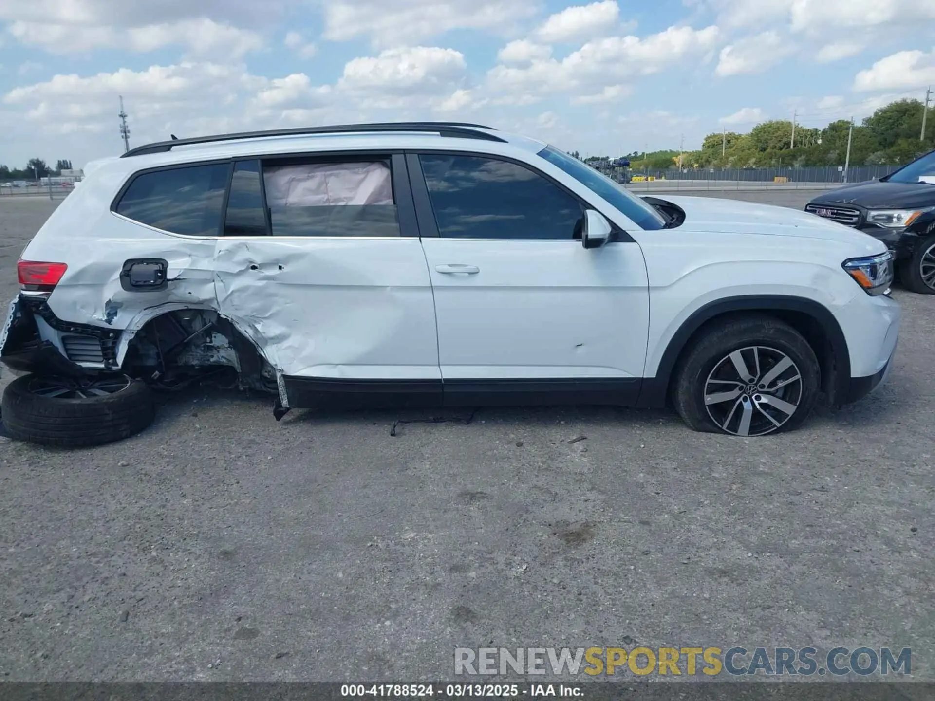 13 Photograph of a damaged car 1V2DP2CA7NC503364 VOLKSWAGEN ATLAS 2022