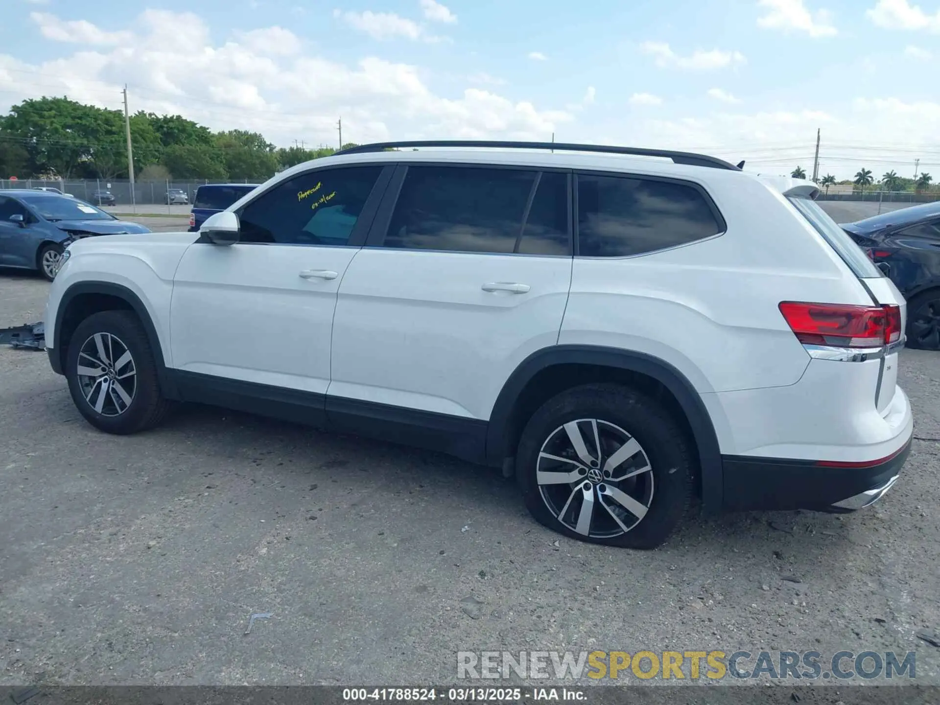 14 Photograph of a damaged car 1V2DP2CA7NC503364 VOLKSWAGEN ATLAS 2022