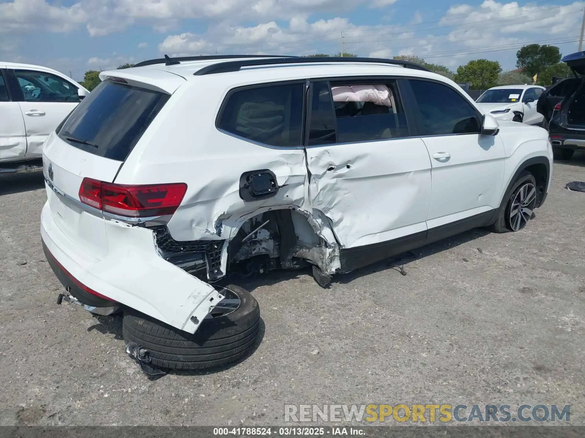 4 Photograph of a damaged car 1V2DP2CA7NC503364 VOLKSWAGEN ATLAS 2022