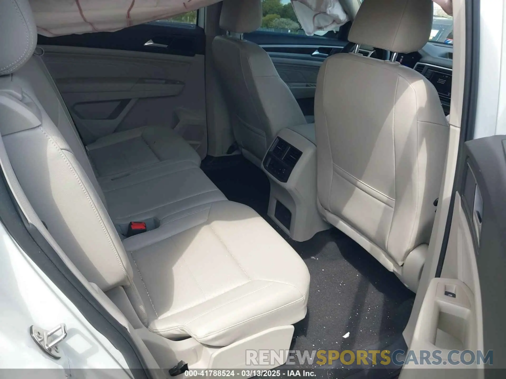 8 Photograph of a damaged car 1V2DP2CA7NC503364 VOLKSWAGEN ATLAS 2022