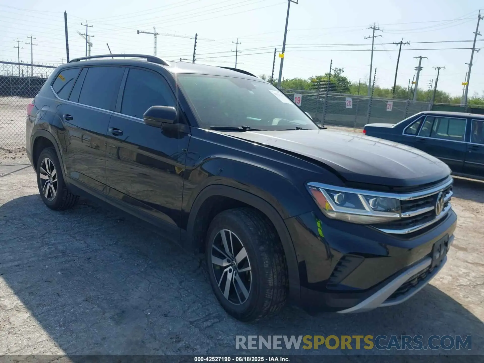 1 Photograph of a damaged car 1V2DP2CA7NC528880 VOLKSWAGEN ATLAS 2022