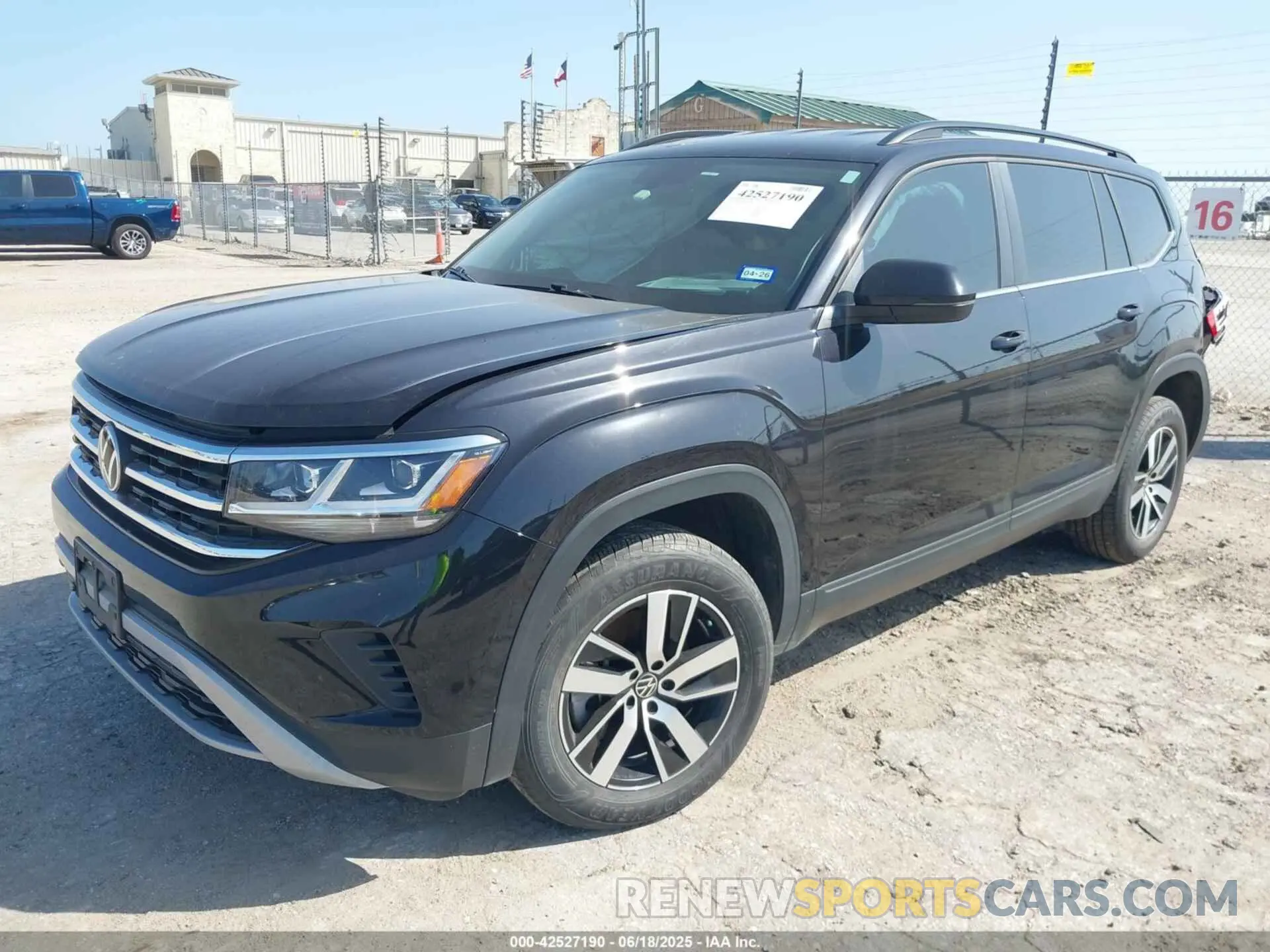 2 Photograph of a damaged car 1V2DP2CA7NC528880 VOLKSWAGEN ATLAS 2022