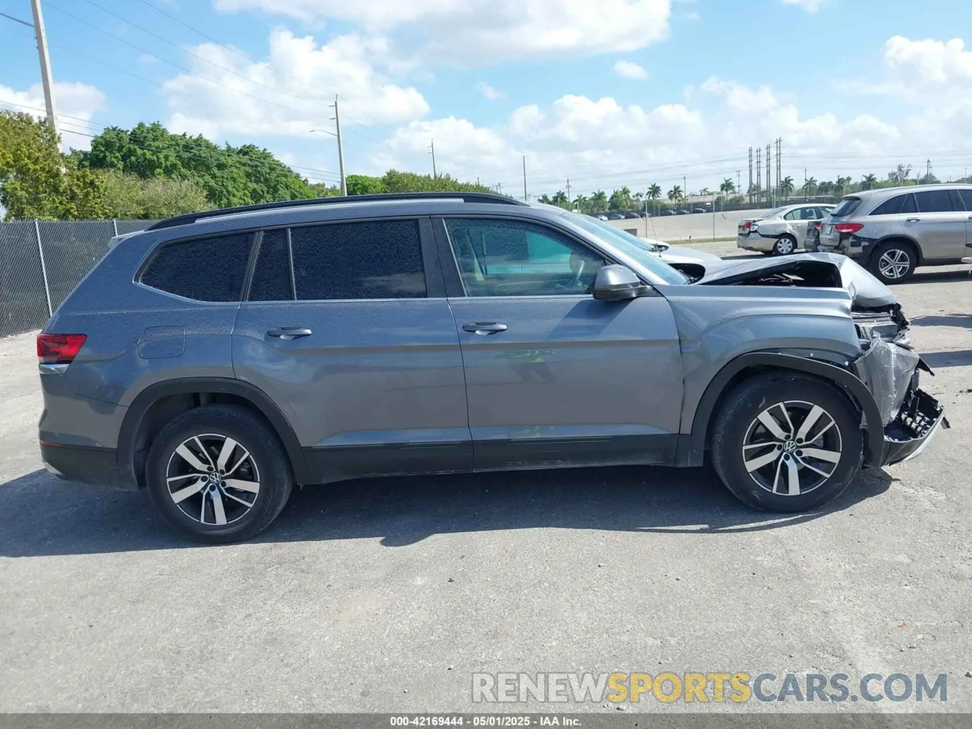 13 Photograph of a damaged car 1V2DP2CA9NC542764 VOLKSWAGEN ATLAS 2022