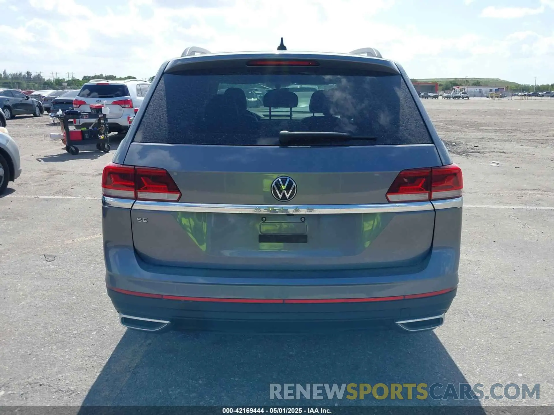 16 Photograph of a damaged car 1V2DP2CA9NC542764 VOLKSWAGEN ATLAS 2022