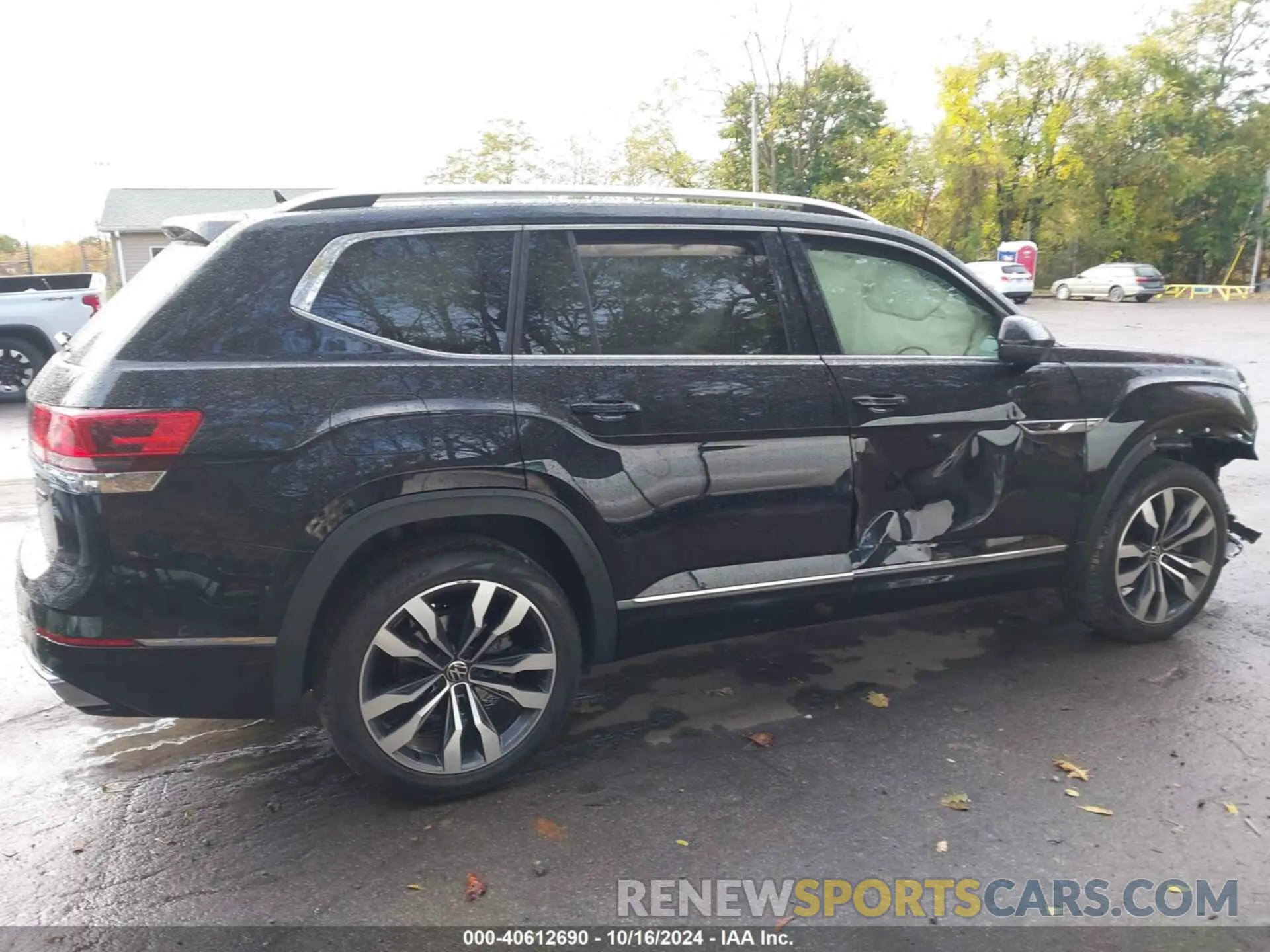 14 Photograph of a damaged car 1V2FR2CA3NC541015 VOLKSWAGEN ATLAS 2022