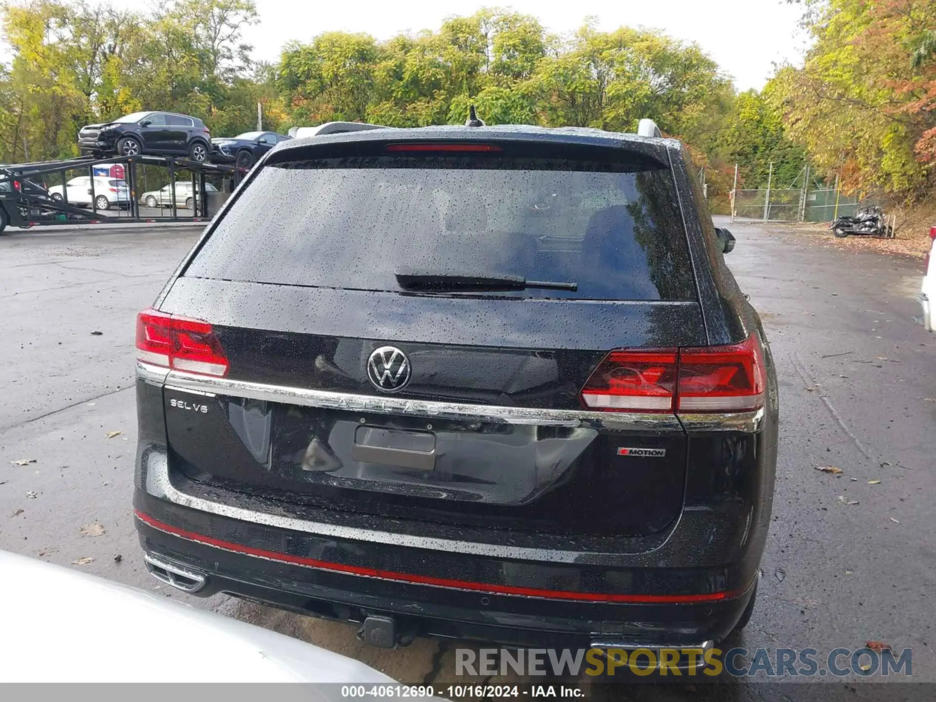 17 Photograph of a damaged car 1V2FR2CA3NC541015 VOLKSWAGEN ATLAS 2022