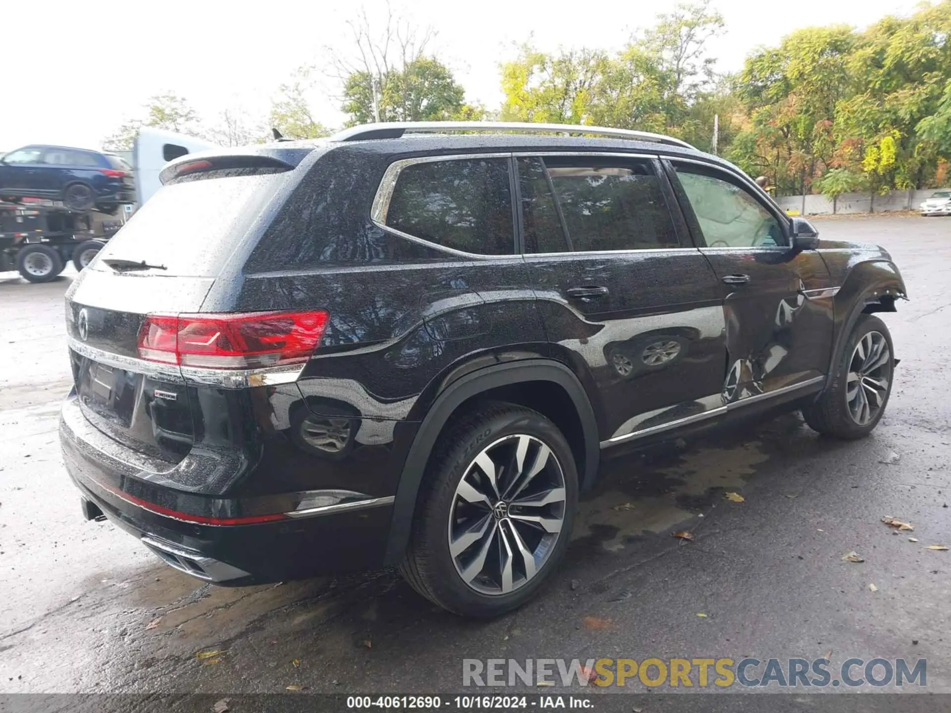 4 Photograph of a damaged car 1V2FR2CA3NC541015 VOLKSWAGEN ATLAS 2022