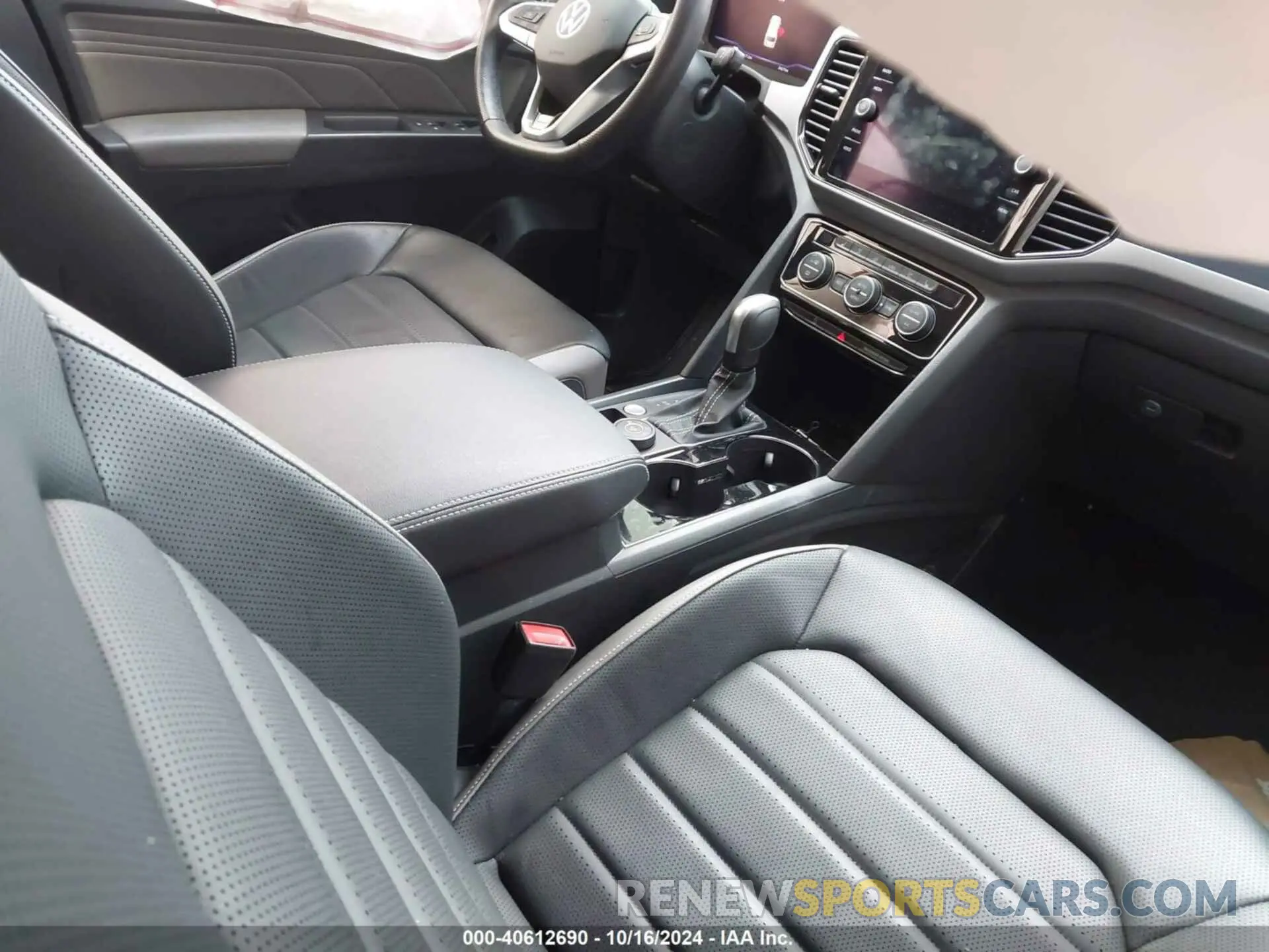 5 Photograph of a damaged car 1V2FR2CA3NC541015 VOLKSWAGEN ATLAS 2022