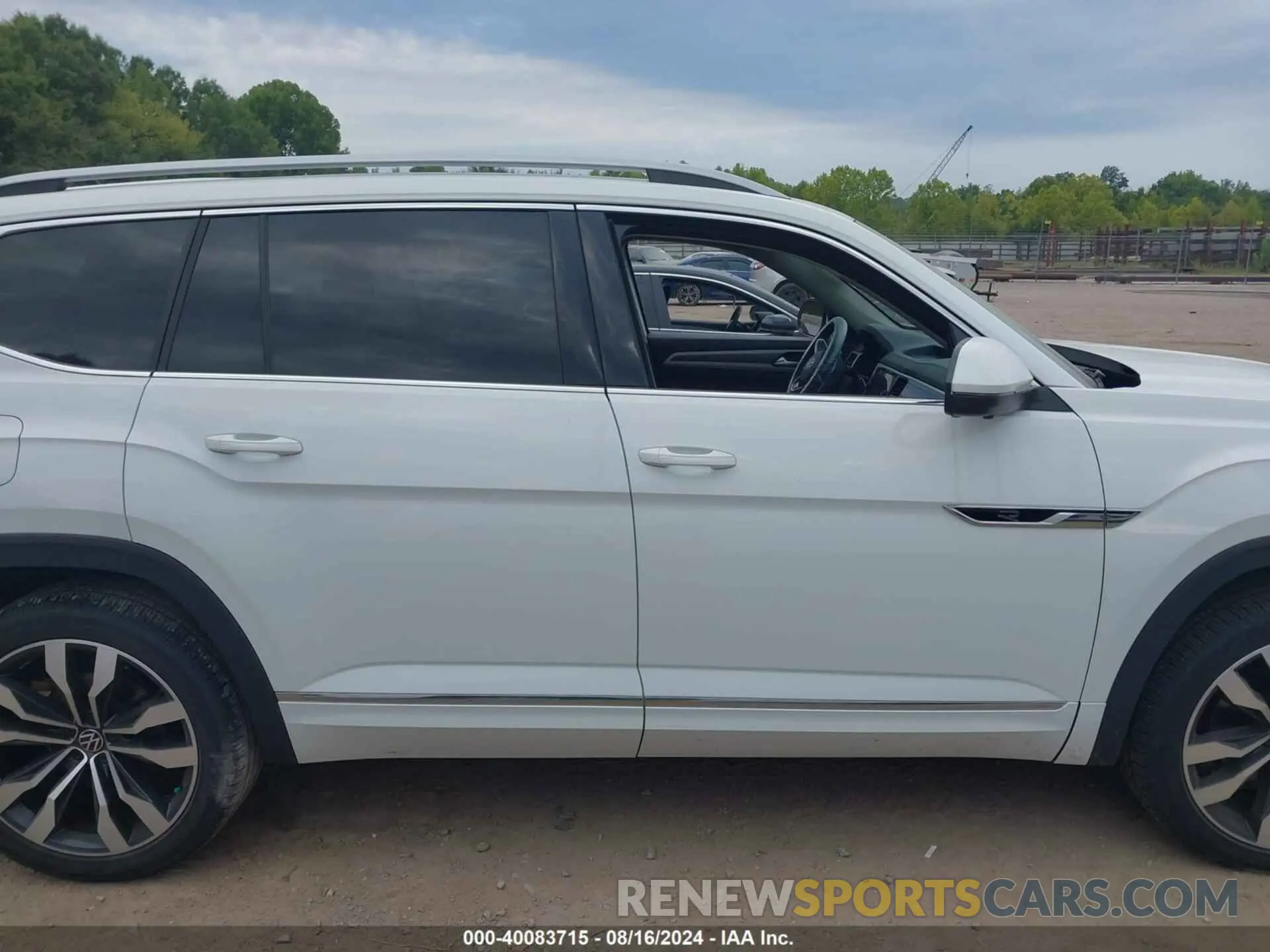14 Photograph of a damaged car 1V2FR2CA8NC522959 VOLKSWAGEN ATLAS 2022