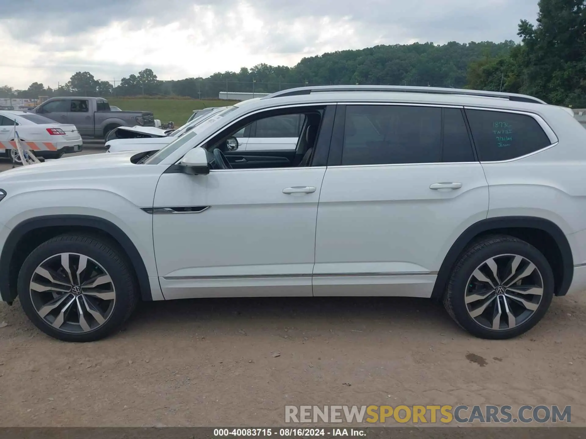 15 Photograph of a damaged car 1V2FR2CA8NC522959 VOLKSWAGEN ATLAS 2022