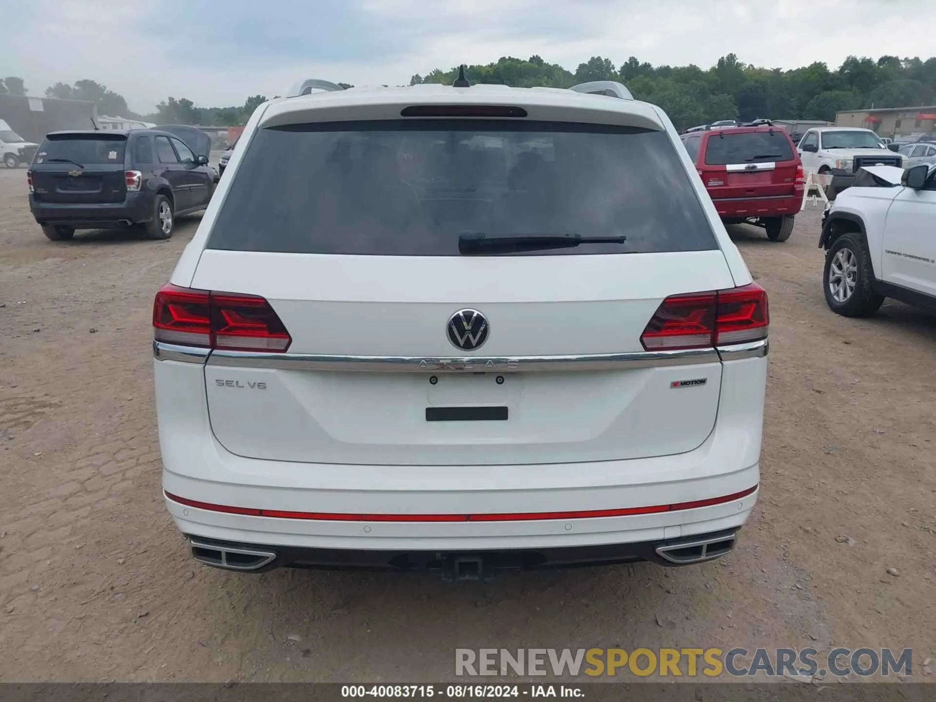 17 Photograph of a damaged car 1V2FR2CA8NC522959 VOLKSWAGEN ATLAS 2022