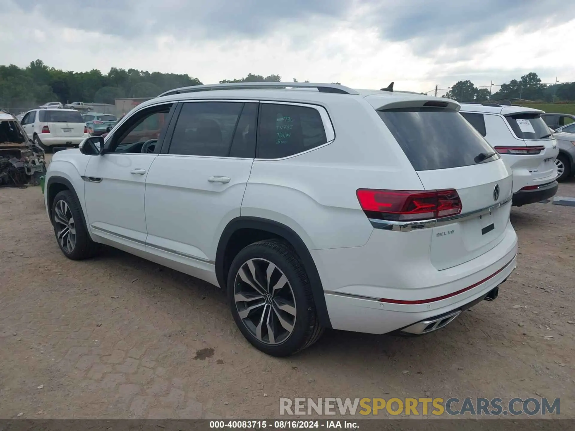 3 Photograph of a damaged car 1V2FR2CA8NC522959 VOLKSWAGEN ATLAS 2022