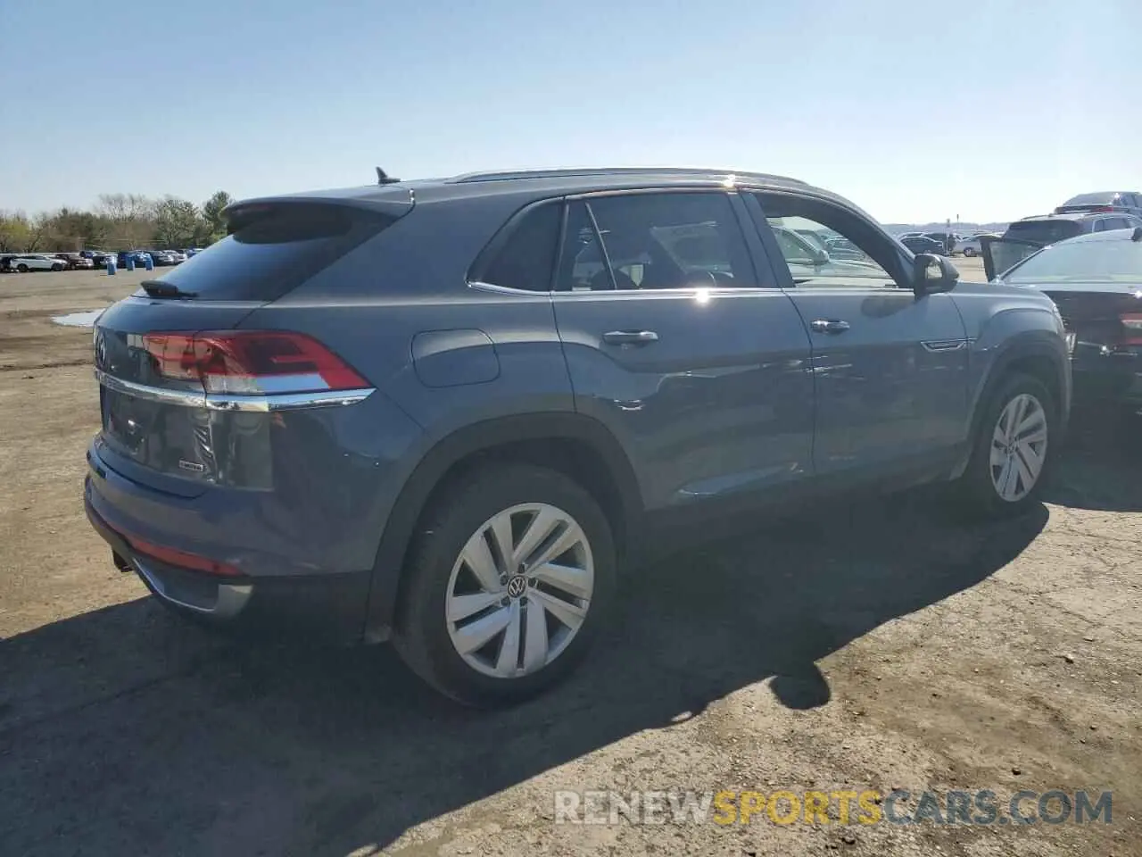 3 Photograph of a damaged car 1V2HE2CA7NC213195 VOLKSWAGEN ATLAS 2022