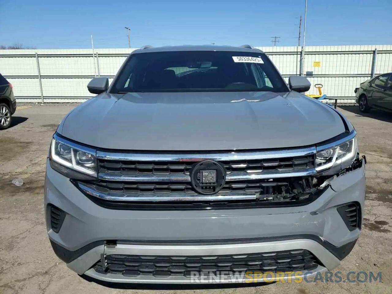 5 Photograph of a damaged car 1V2HE2CA7NC213195 VOLKSWAGEN ATLAS 2022
