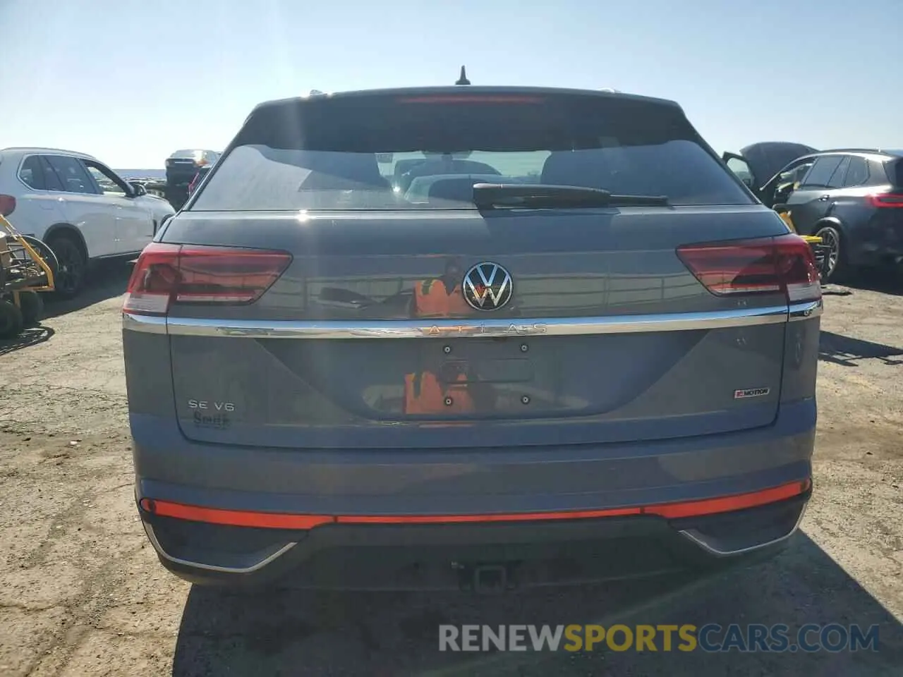 6 Photograph of a damaged car 1V2HE2CA7NC213195 VOLKSWAGEN ATLAS 2022