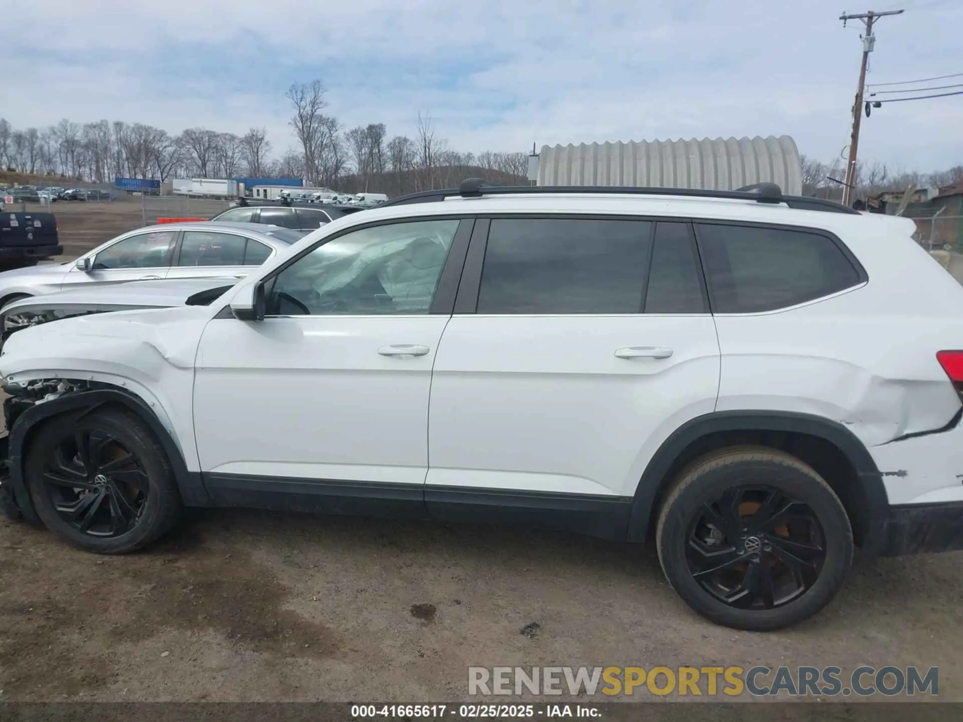 14 Photograph of a damaged car 1V2HP2CA2NC510661 VOLKSWAGEN ATLAS 2022