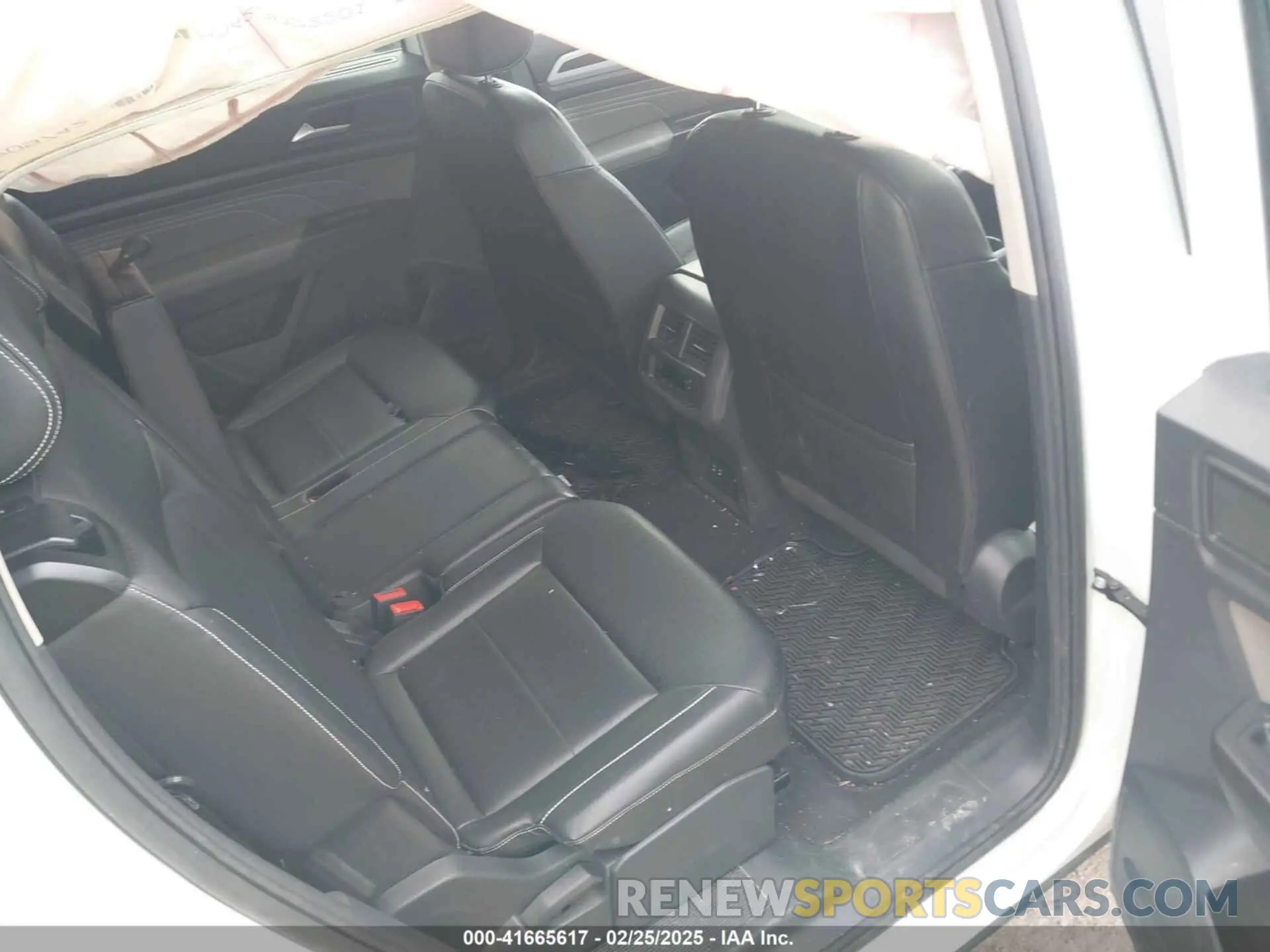 8 Photograph of a damaged car 1V2HP2CA2NC510661 VOLKSWAGEN ATLAS 2022