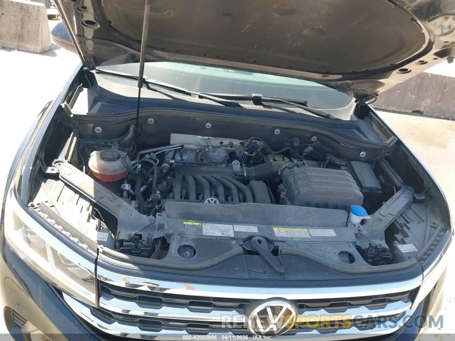 10 Photograph of a damaged car 1V2HR2CA1NC549980 VOLKSWAGEN ATLAS 2022