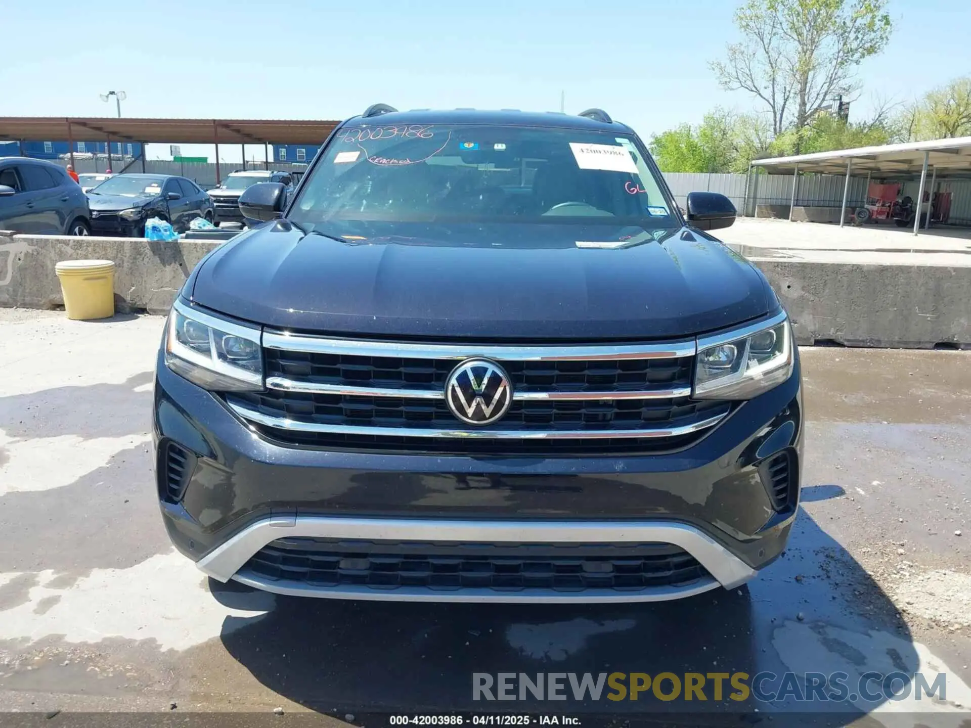 12 Photograph of a damaged car 1V2HR2CA1NC549980 VOLKSWAGEN ATLAS 2022