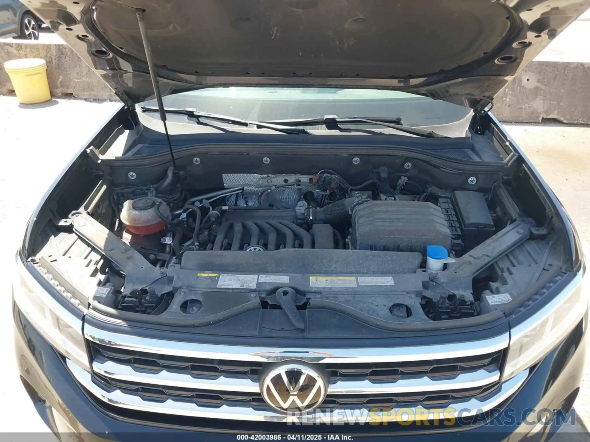 19 Photograph of a damaged car 1V2HR2CA1NC549980 VOLKSWAGEN ATLAS 2022