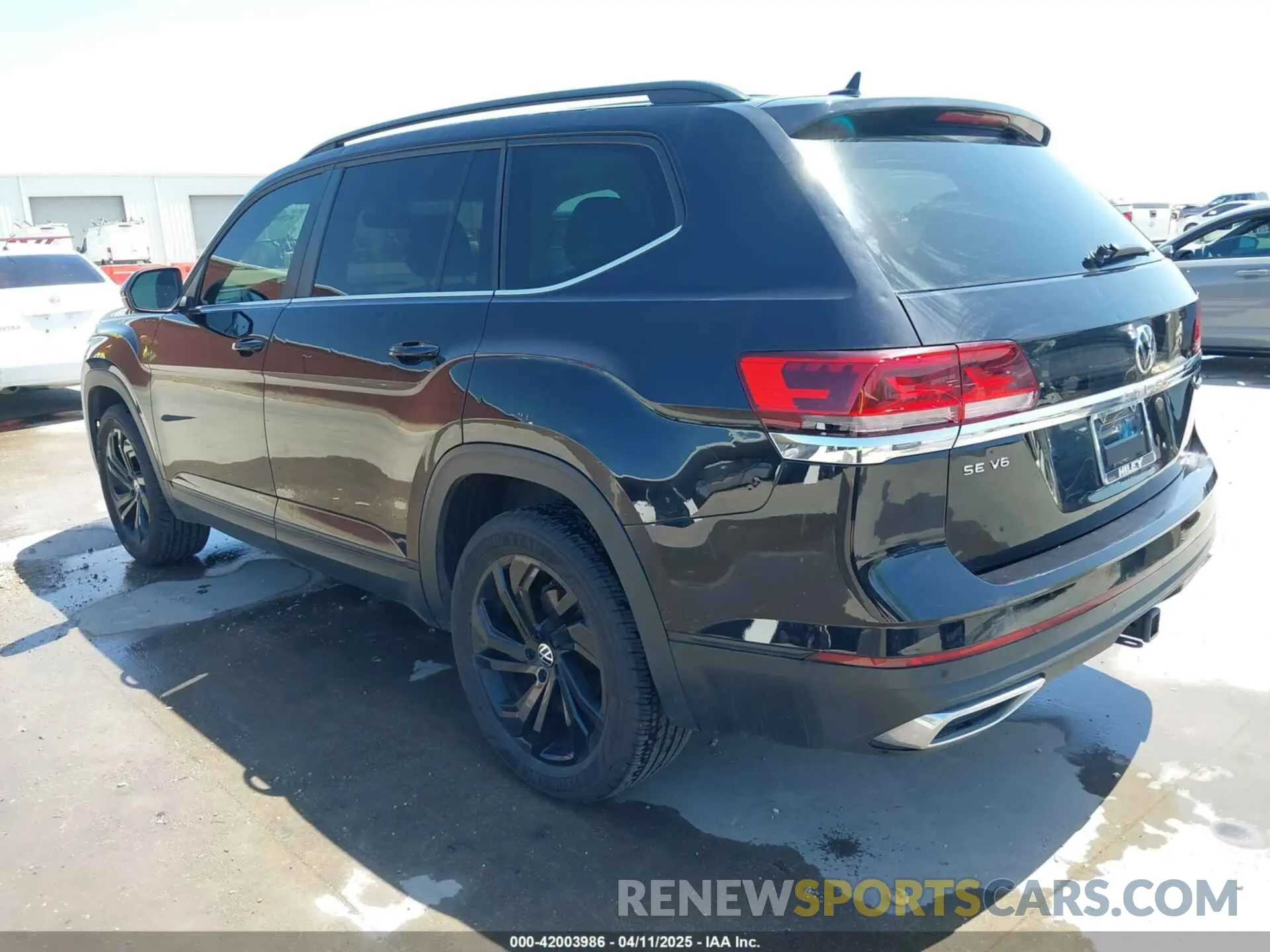 3 Photograph of a damaged car 1V2HR2CA1NC549980 VOLKSWAGEN ATLAS 2022
