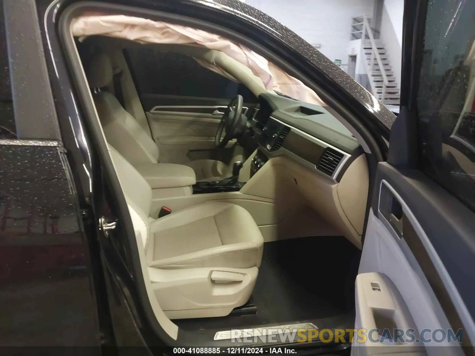 5 Photograph of a damaged car 1V2HR2CA3NC545414 VOLKSWAGEN ATLAS 2022