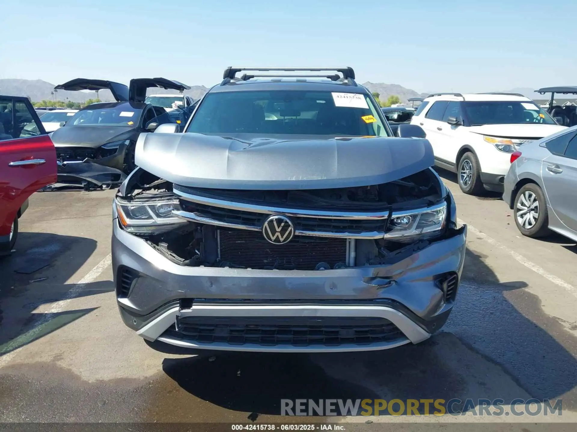 12 Photograph of a damaged car 1V2HR2CA6NC549862 VOLKSWAGEN ATLAS 2022