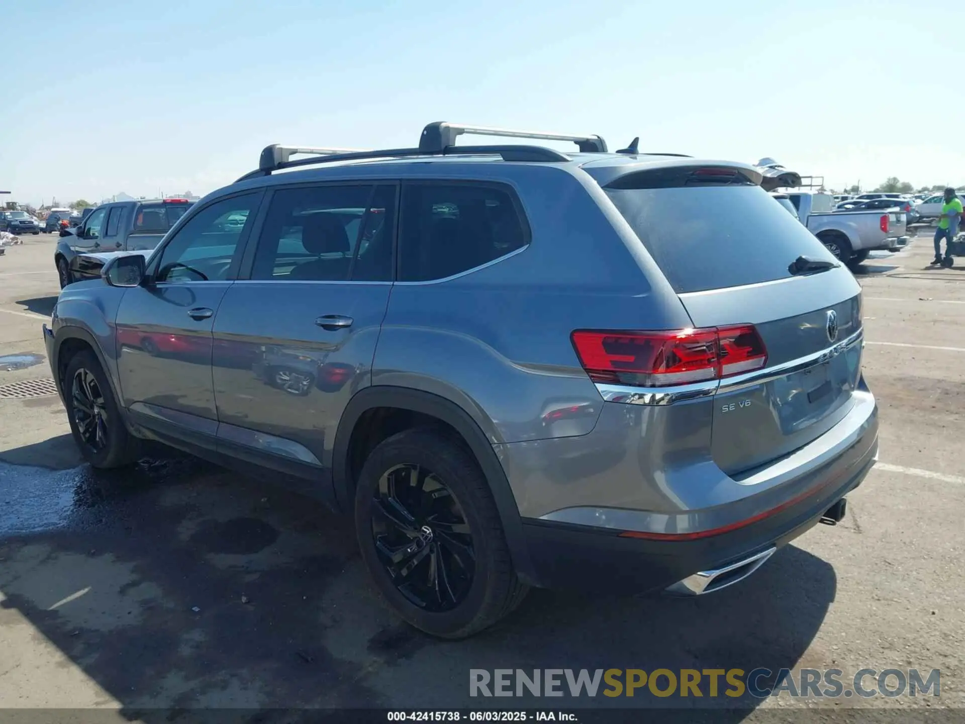3 Photograph of a damaged car 1V2HR2CA6NC549862 VOLKSWAGEN ATLAS 2022
