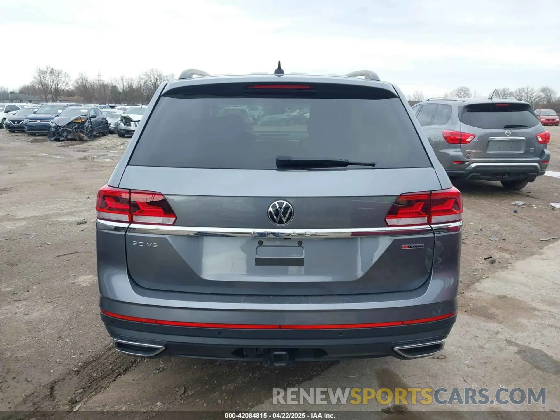 17 Photograph of a damaged car 1V2HR2CA7NC505529 VOLKSWAGEN ATLAS 2022