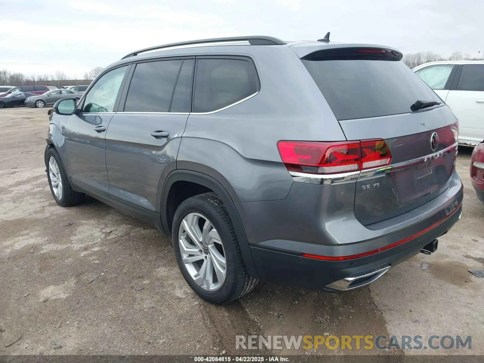 3 Photograph of a damaged car 1V2HR2CA7NC505529 VOLKSWAGEN ATLAS 2022