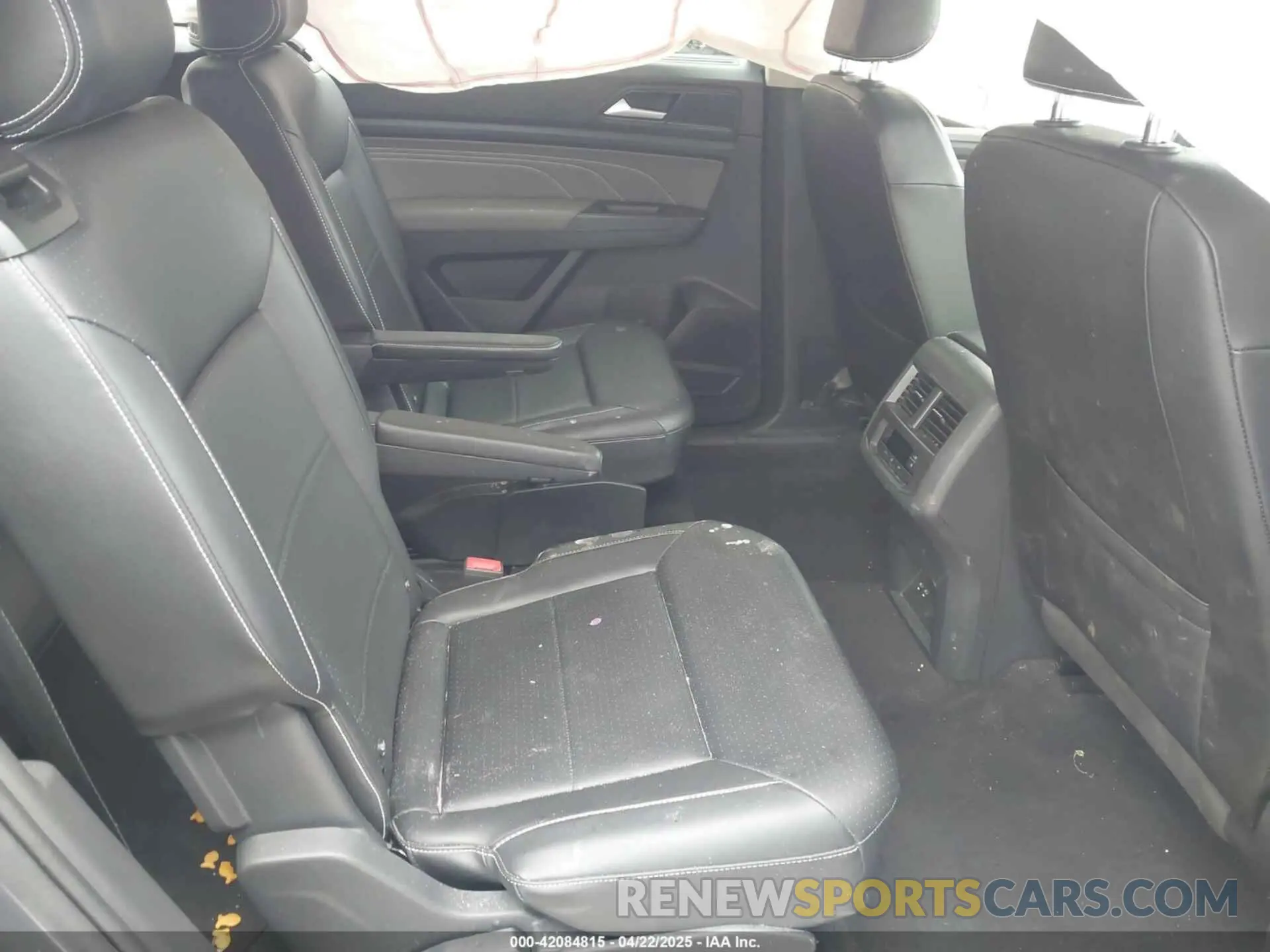 8 Photograph of a damaged car 1V2HR2CA7NC505529 VOLKSWAGEN ATLAS 2022