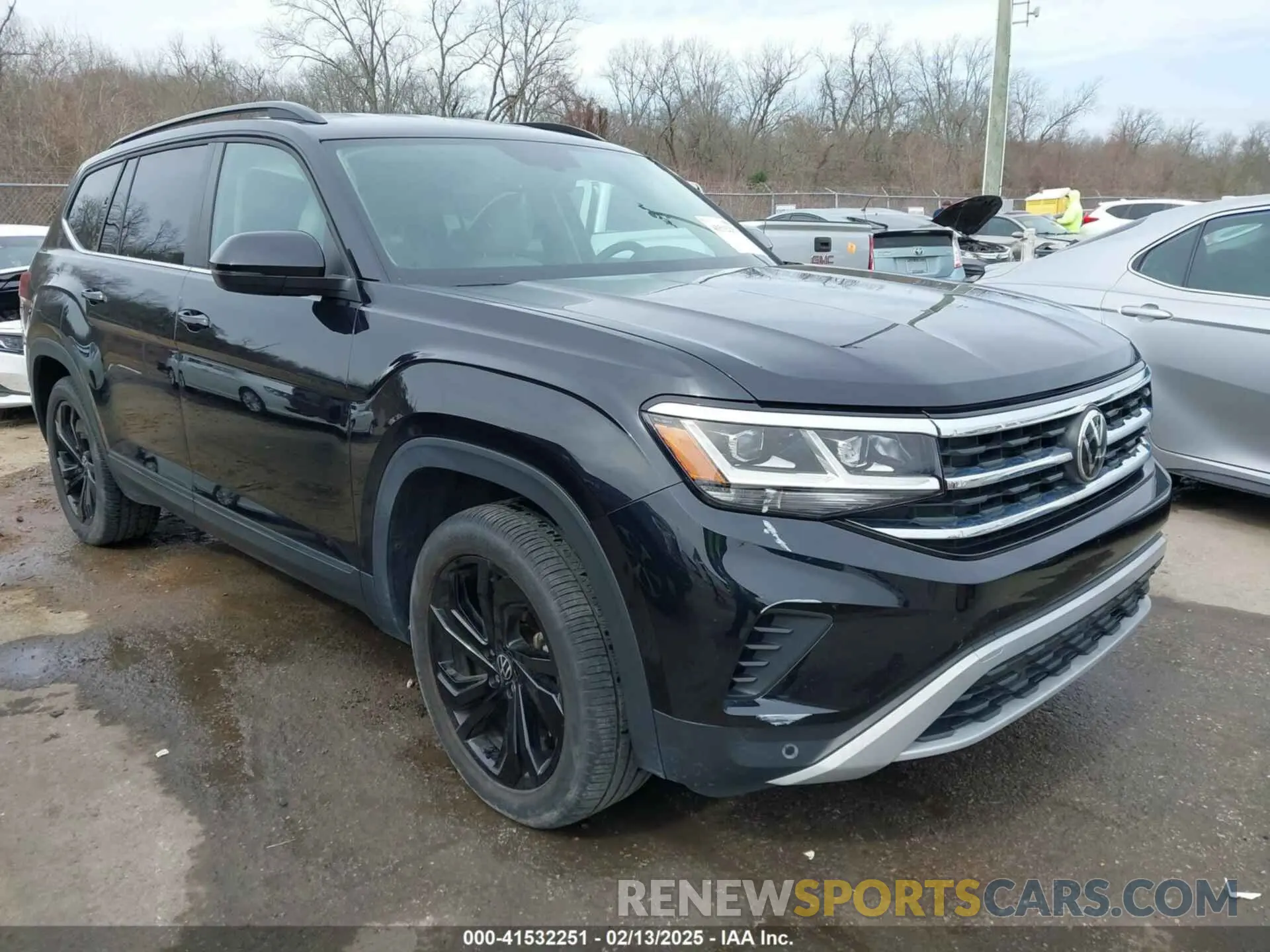 1 Photograph of a damaged car 1V2HR2CA9NC548835 VOLKSWAGEN ATLAS 2022