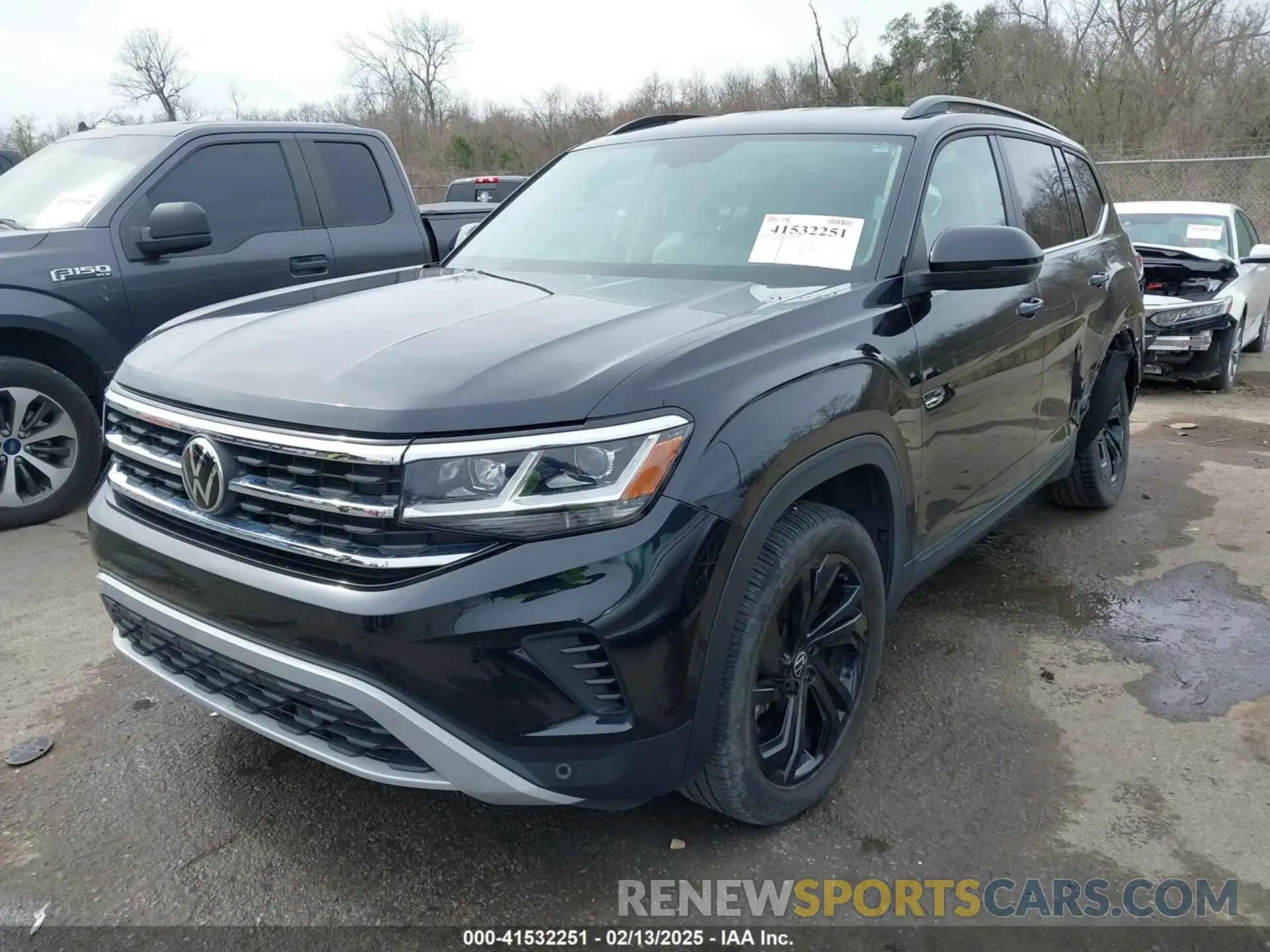 2 Photograph of a damaged car 1V2HR2CA9NC548835 VOLKSWAGEN ATLAS 2022