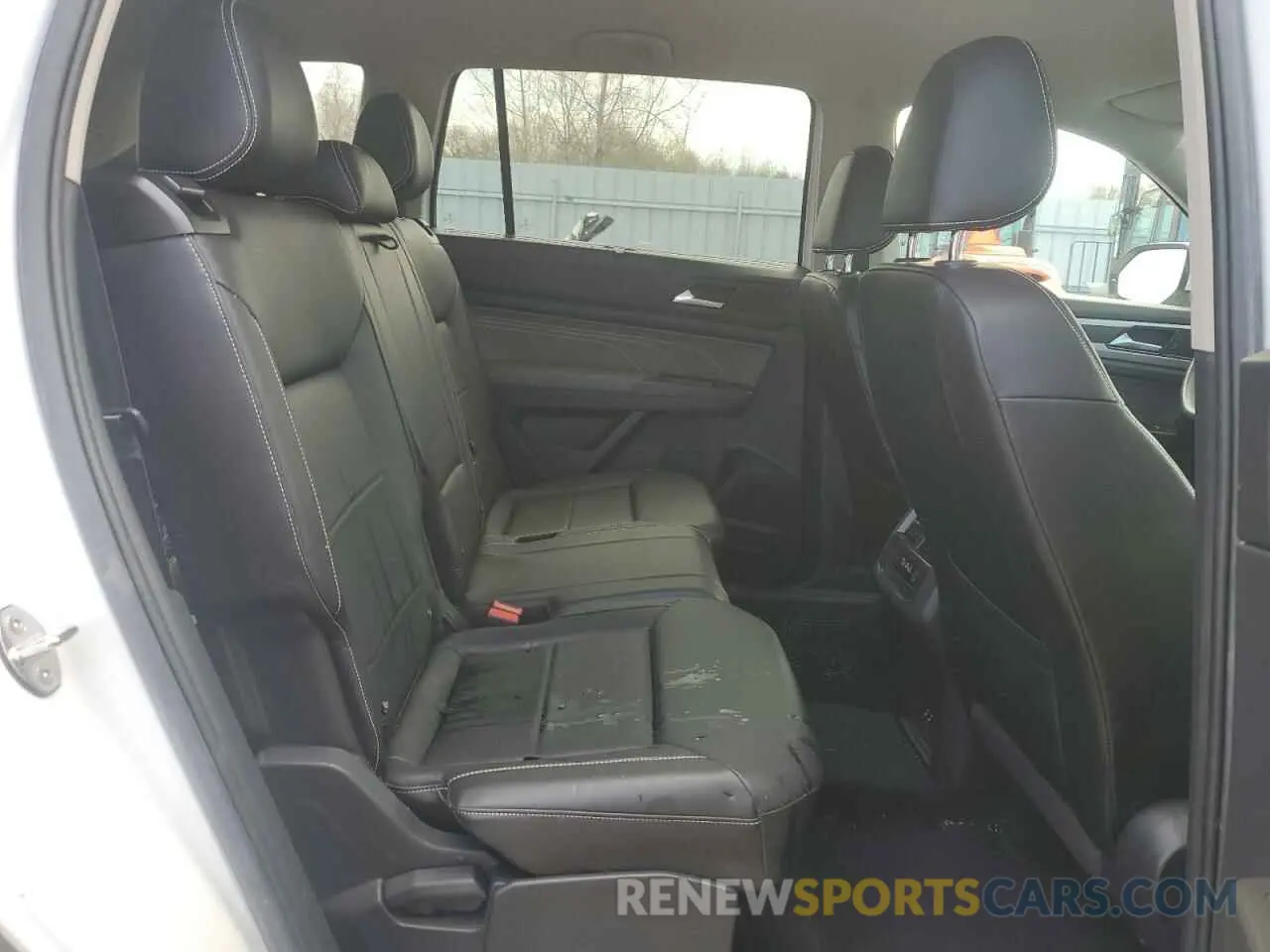 11 Photograph of a damaged car 1V2HR2CAXNC501023 VOLKSWAGEN ATLAS 2022