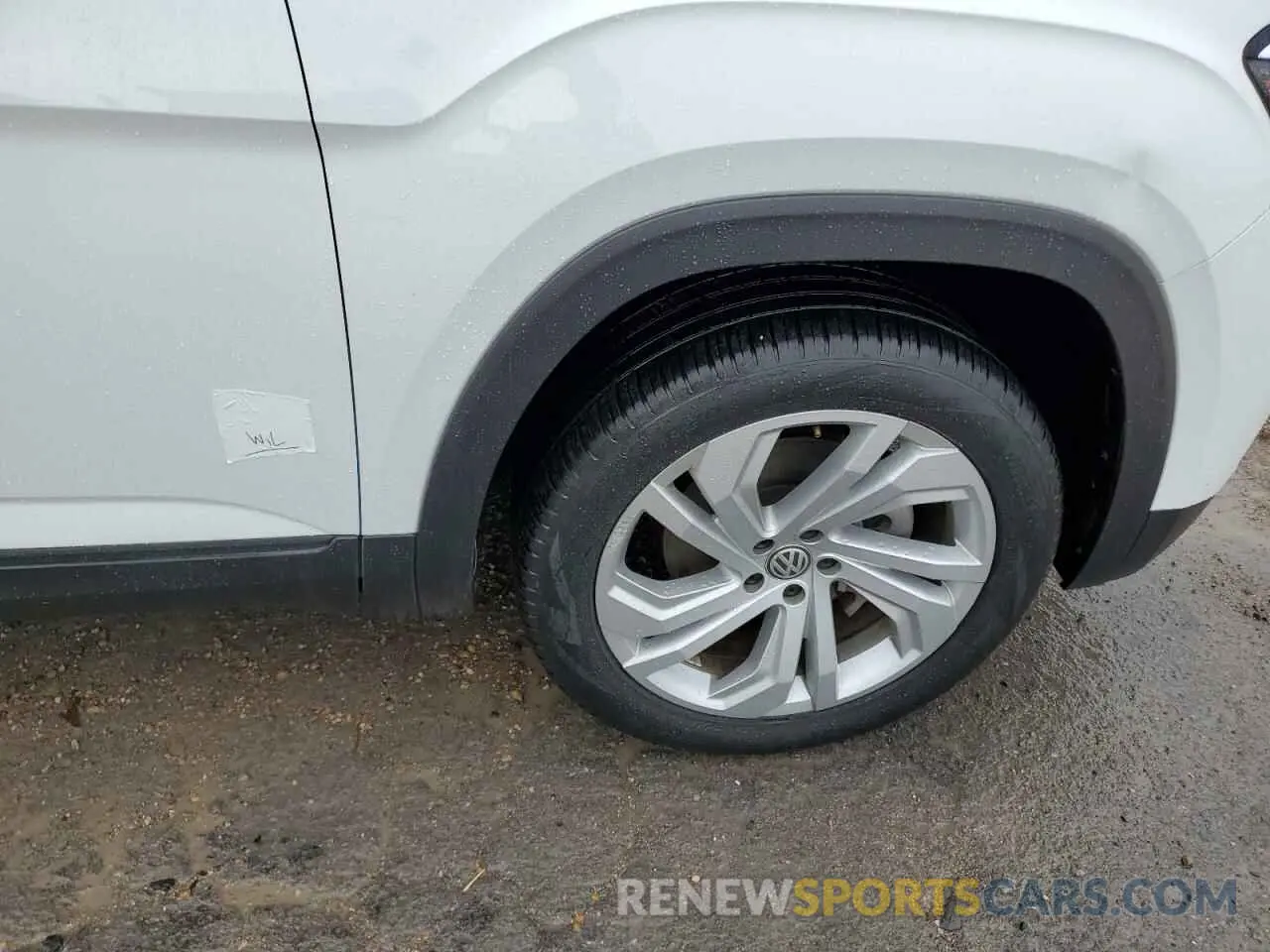13 Photograph of a damaged car 1V2JR2CA0NC506006 VOLKSWAGEN ATLAS 2022