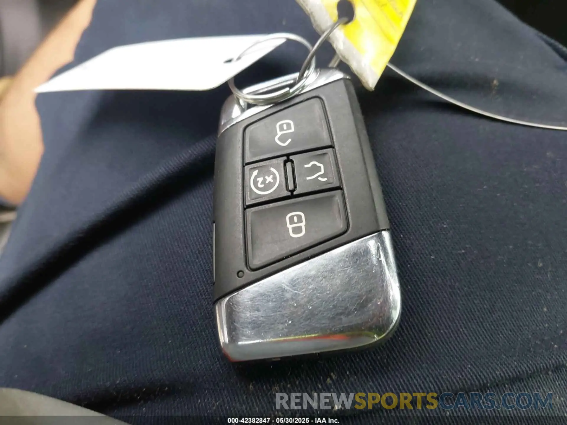 11 Photograph of a damaged car 1V2JR2CA4NC544967 VOLKSWAGEN ATLAS 2022