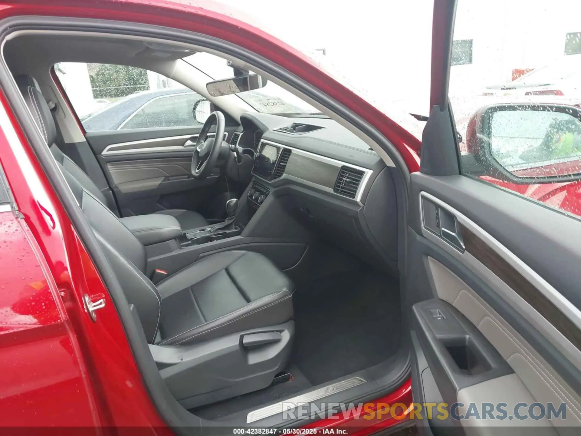 5 Photograph of a damaged car 1V2JR2CA4NC544967 VOLKSWAGEN ATLAS 2022