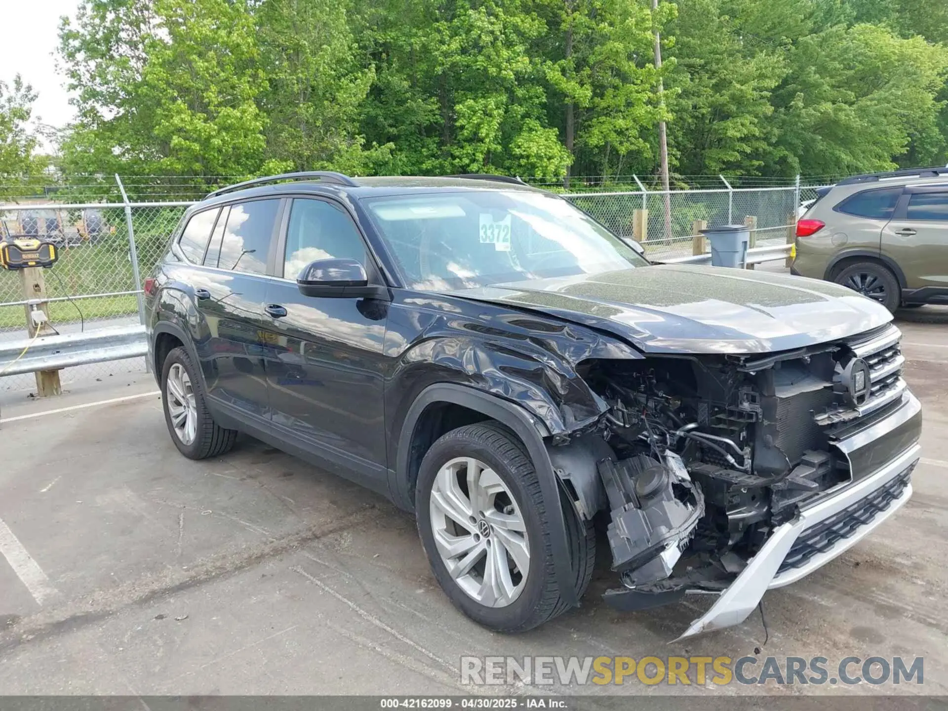 1 Photograph of a damaged car 1V2JR2CA5NC512772 VOLKSWAGEN ATLAS 2022