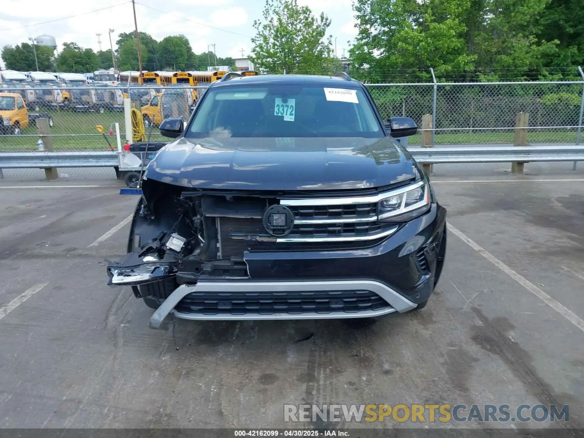 11 Photograph of a damaged car 1V2JR2CA5NC512772 VOLKSWAGEN ATLAS 2022