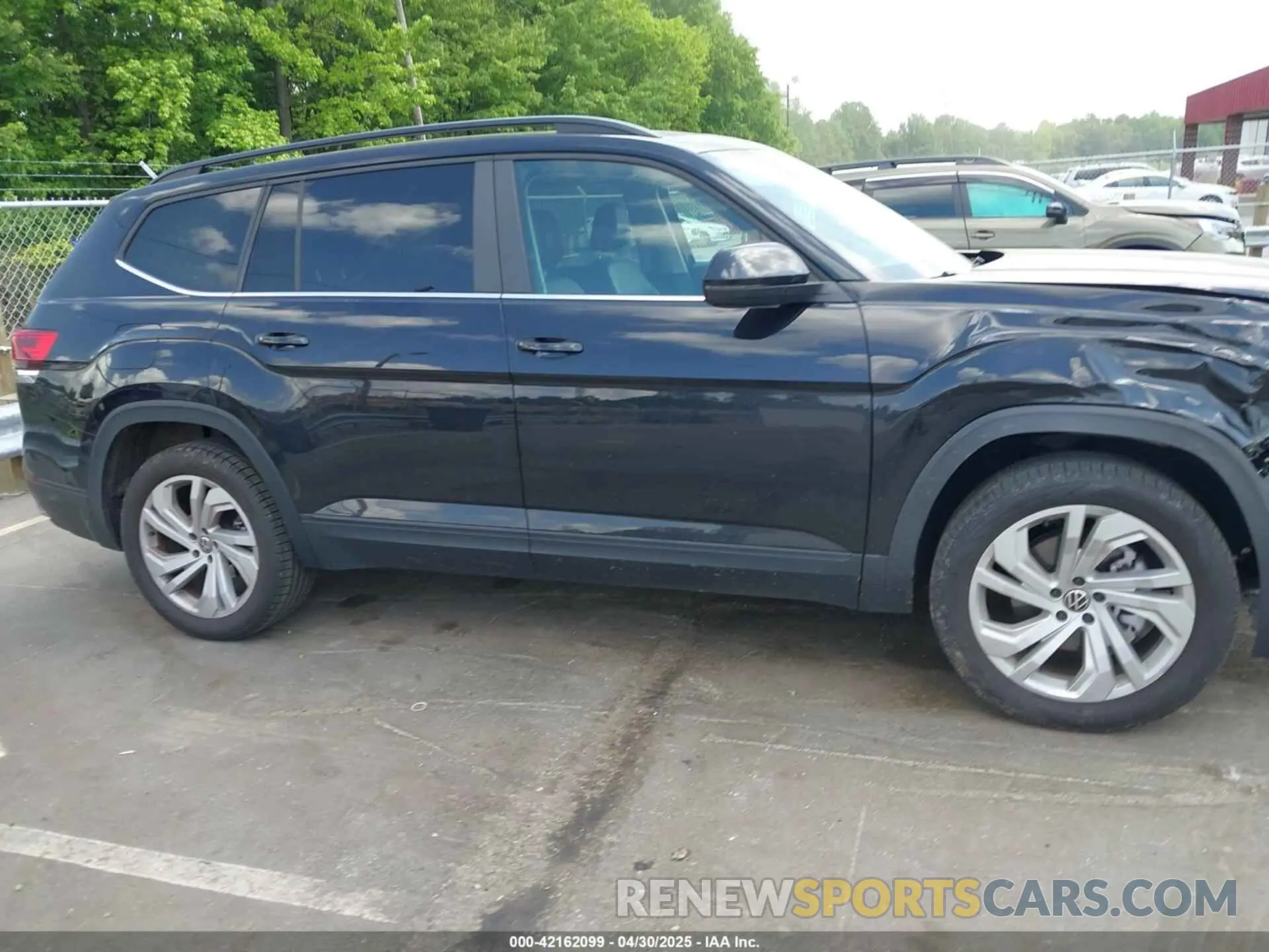 12 Photograph of a damaged car 1V2JR2CA5NC512772 VOLKSWAGEN ATLAS 2022
