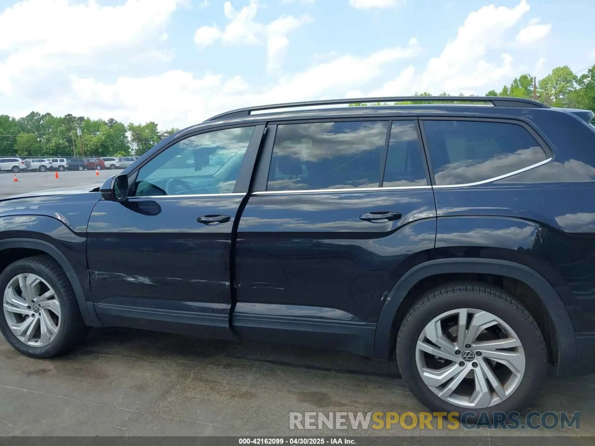 13 Photograph of a damaged car 1V2JR2CA5NC512772 VOLKSWAGEN ATLAS 2022