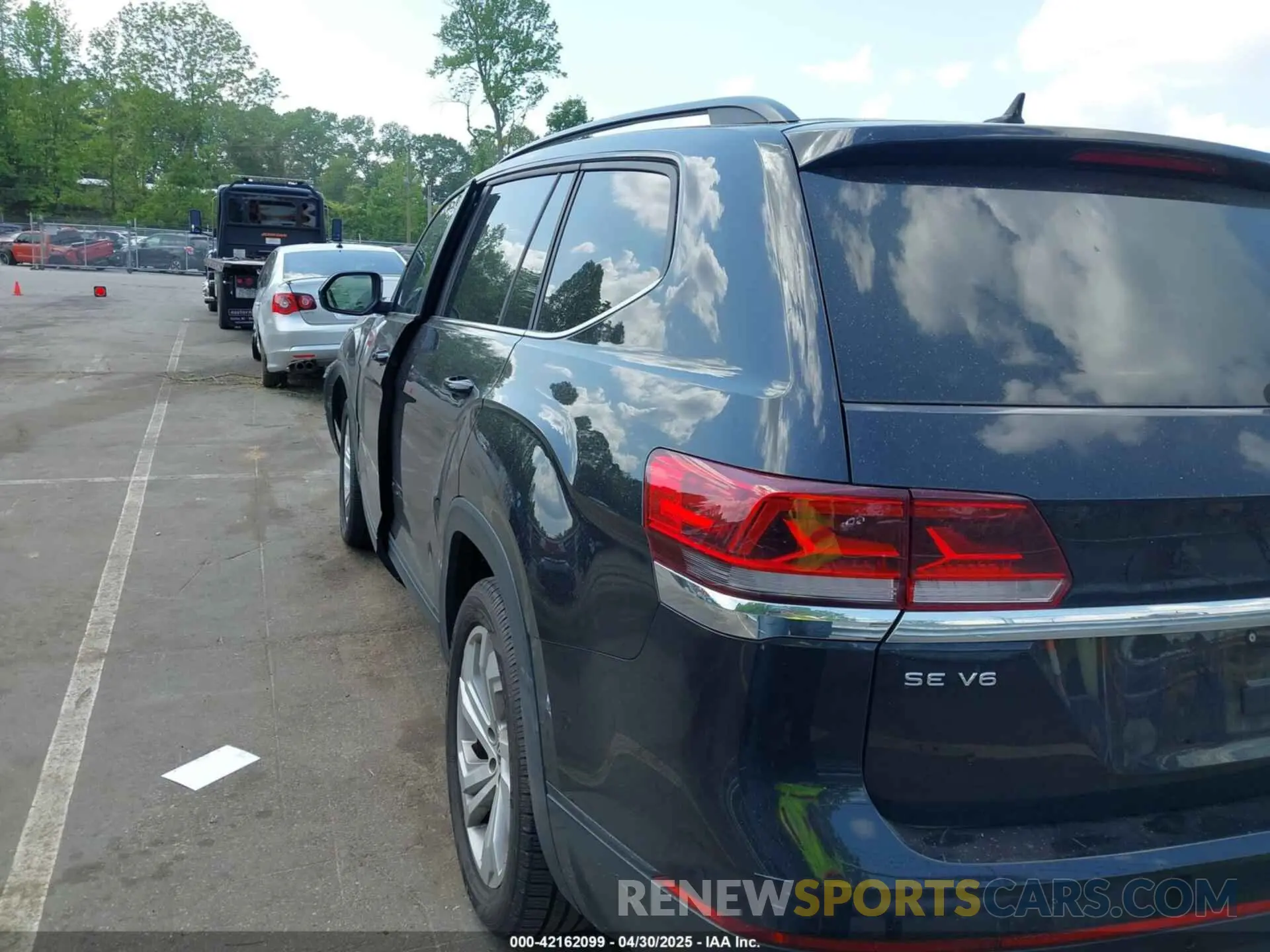 3 Photograph of a damaged car 1V2JR2CA5NC512772 VOLKSWAGEN ATLAS 2022