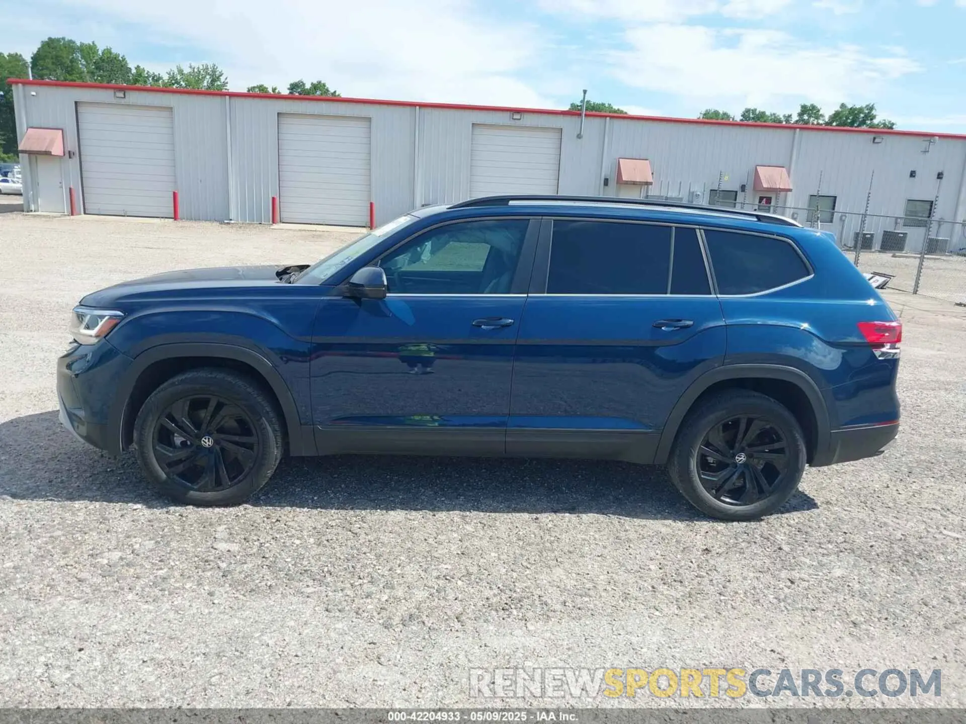 14 Photograph of a damaged car 1V2JR2CA5NC533766 VOLKSWAGEN ATLAS 2022